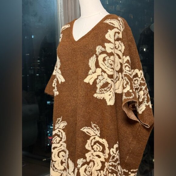 🆕 FARM Rio 🧿 NWOT Brown Poncho Sweater with Rose Floral Knit Detailing, Sz L - Picture 6 of 15